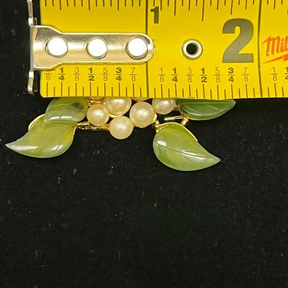 Swoboda Vintage Brooch/Pin, Bouquet of Jade Leaves & pearls.EXCELLENT CONDITION! - Picture 6 of 7